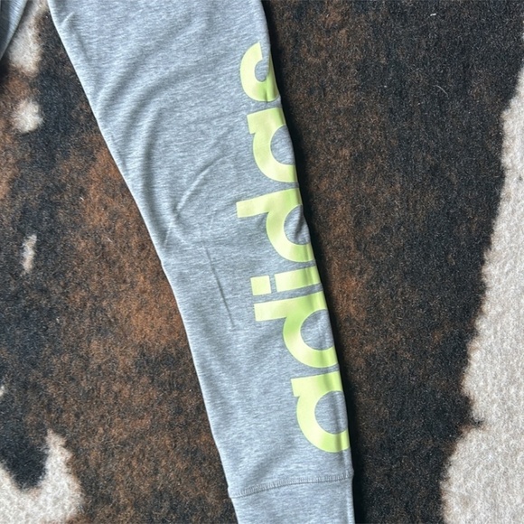 Adidas leggings  2xs pants  super sexy and comfortable 61% cotton 33% polyester - Picture 3 of 5